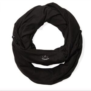 Beyond Yoga Infinity Scarf with Hidden Pocket One Size NWT Gift Ready
